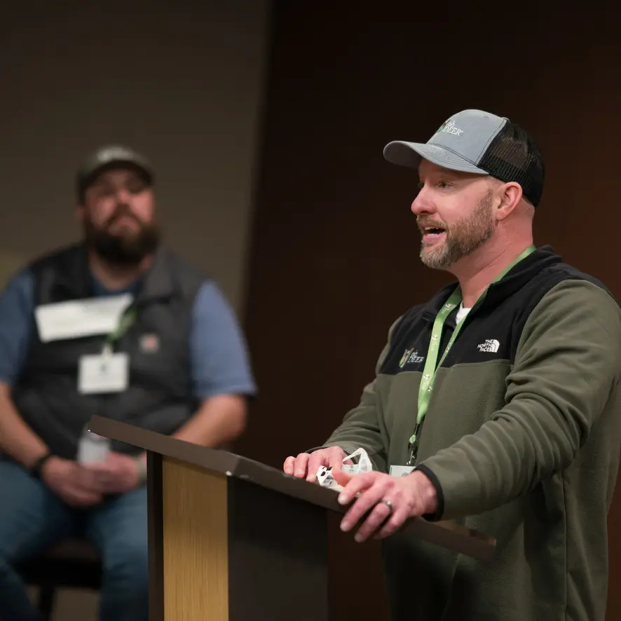 ohDEER franchisee steve casello presenting his deer tank pitch 