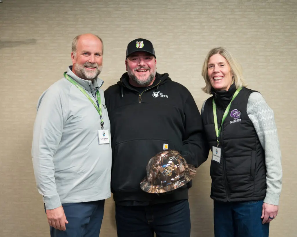 ohDEER Southeastern MA and ohDEER Northern RI owner Jay Lodi winning herd helper award at the annual event 